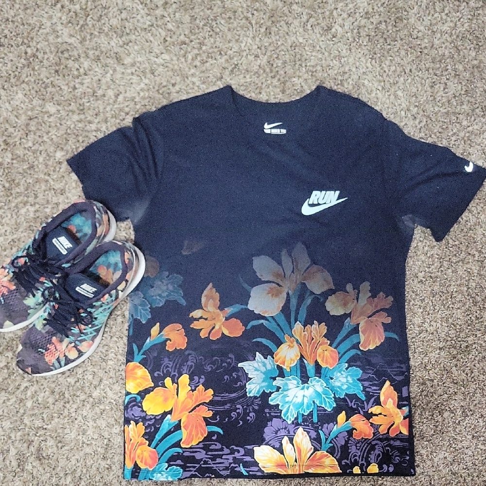 Nike Men's Run Floral Tee - Blue and Multicolor With Matching Shoes